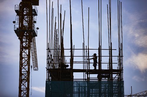 江苏苏州 高温 烤验 下的建设者